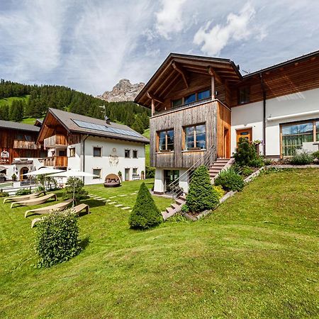 Villa Flora Mountain Lodges Сан-Кассіано Екстер'єр фото