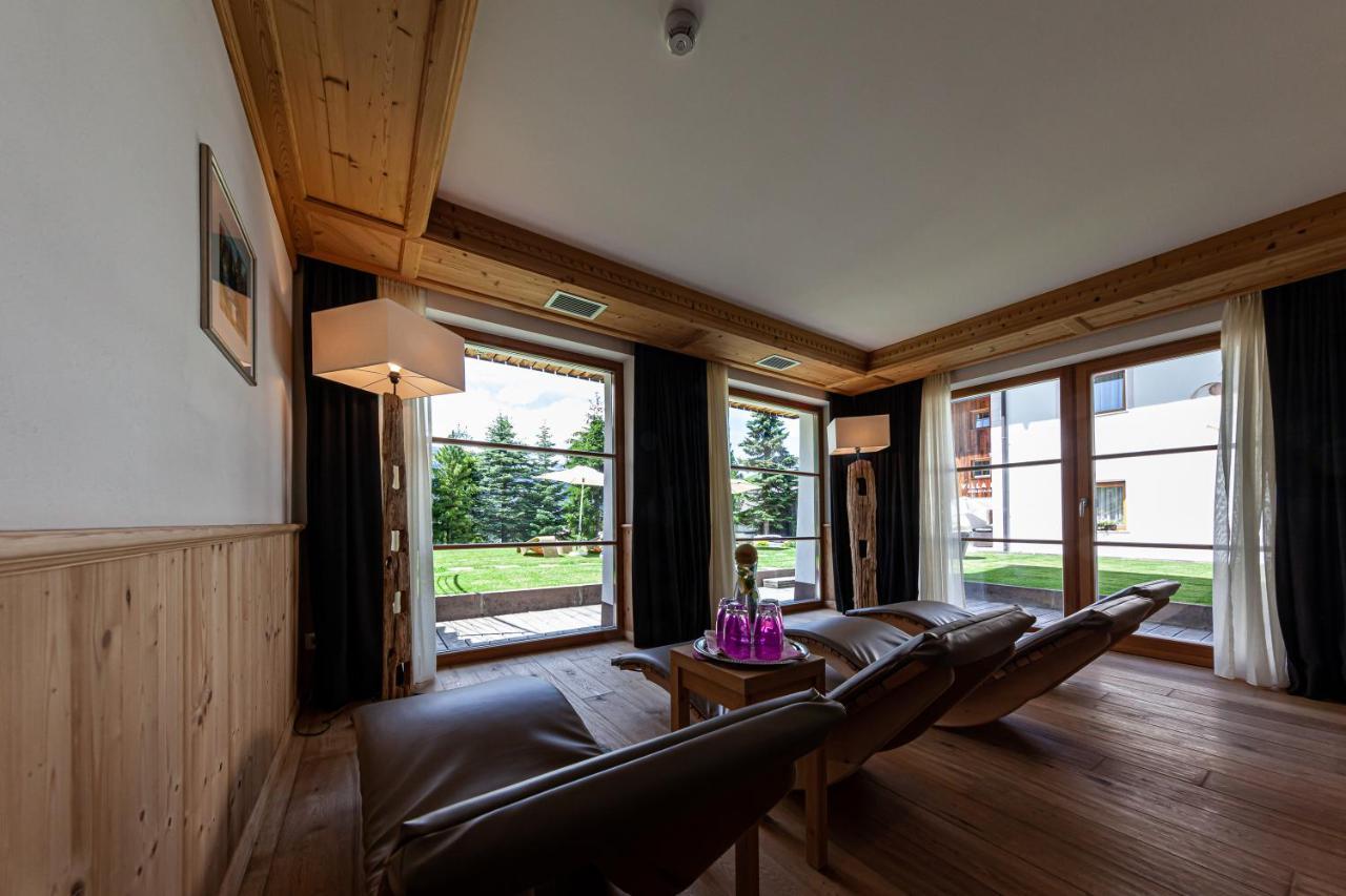 Villa Flora Mountain Lodges Сан-Кассіано Екстер'єр фото
