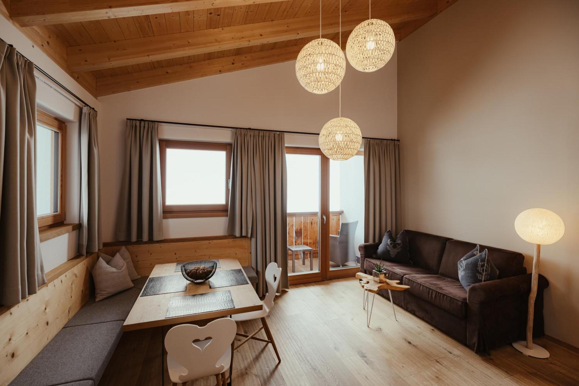 Villa Flora Mountain Lodges Сан-Кассіано Екстер'єр фото