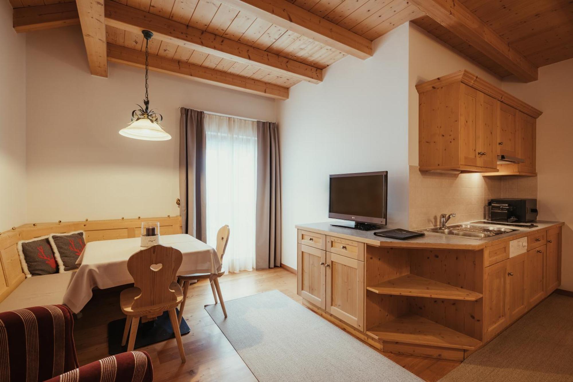 Villa Flora Mountain Lodges Сан-Кассіано Екстер'єр фото
